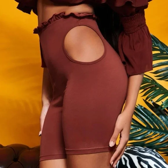 High waisted Side Cut Out Ruffle Hem Shorts - Picture 3 of 3